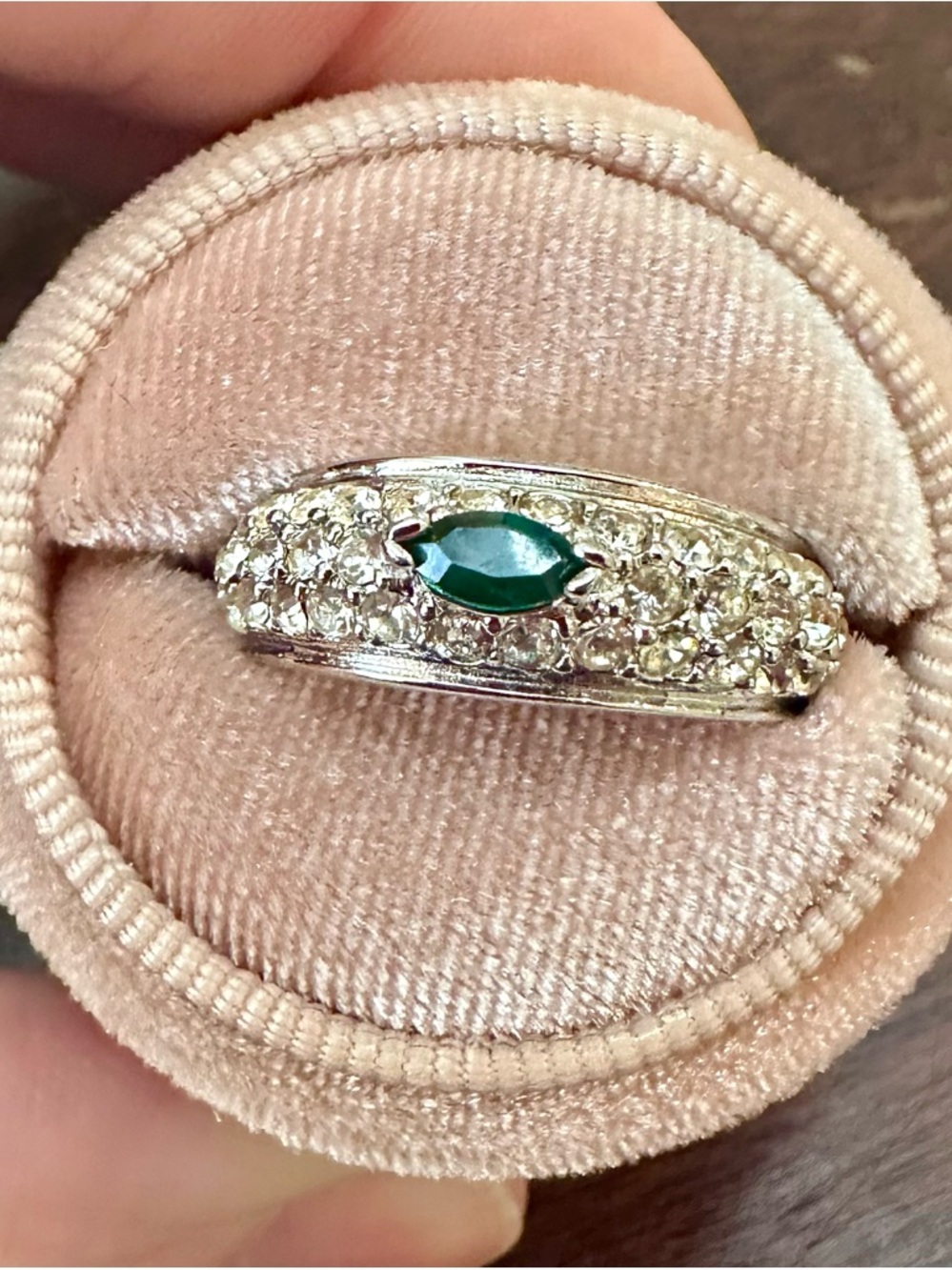 Providence Vintage Jewelry East West Green Stone Band Ring – Size 8 – NWT